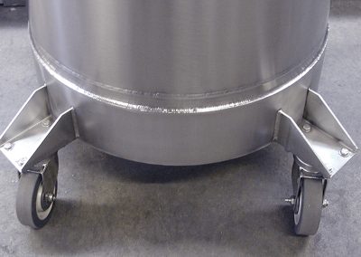 castor-mounted cryogenic tank