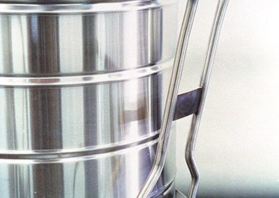 pull handle for cryogenic containers